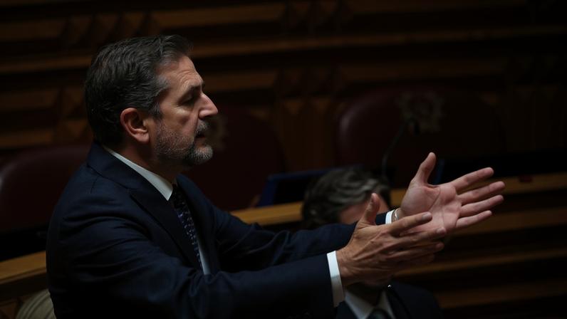 Hugo Soares acusa Chega de tentar brincar com as pensões à 25.ª hora