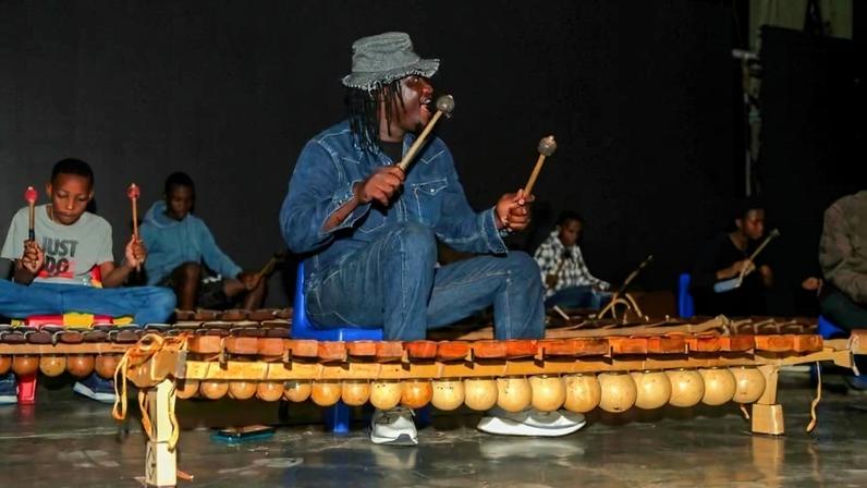 Xiquitsi leva timbila aos grandes palcos e projeta cultura moçambicana além-fronteiras