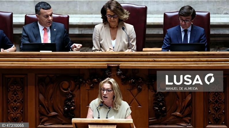 Confronto entre esquerda e direita no debate sobre revisão das leis laborais