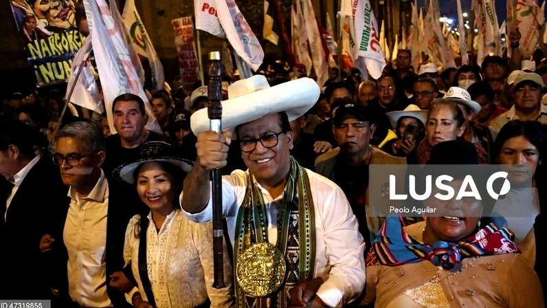 Esquerda peruana desfila em Lima por transparência nas presidenciais