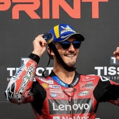 Bagnaia vence sprint em Brno, Bezzecchi cai na liderança