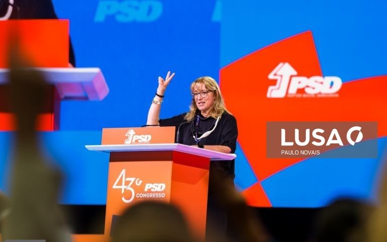Ministra do Trabalho aplaudida de pé e confiante que Governo vai insistir na reforma laboral