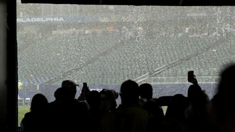 França-Iraque retomam após intervalo de duas horas