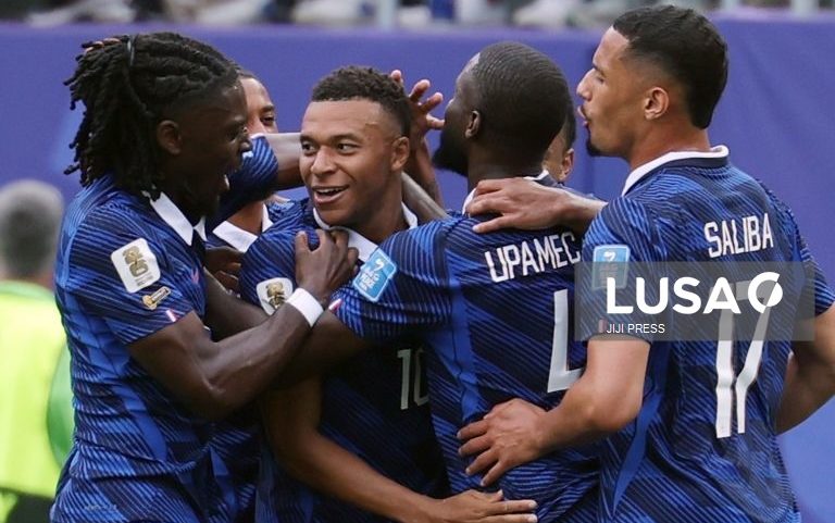 França vence Iraque em jogo com intervalo de duas horas