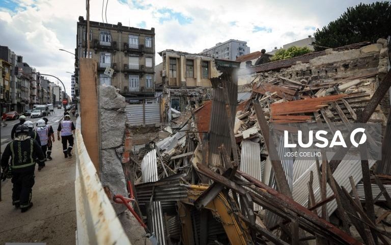Edifício desaba no centro do Porto sem feridos
