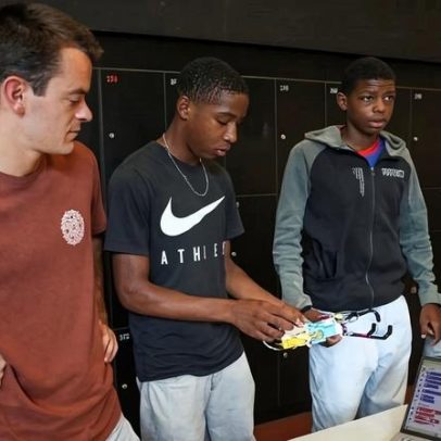Jovens de bairros sociais de Lisboa iniciam bootcamp de robótica e gaming