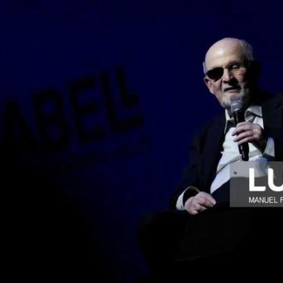 Rushdie fala de escrita no Porto, citando Oz e Shakespeare