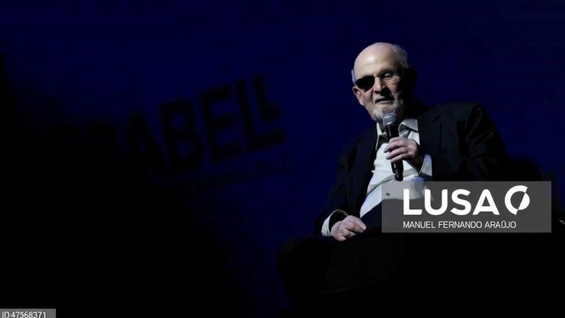 Salman Rushdie lembrou “Oz” e Shakespeare para falar da sua escrita no Porto