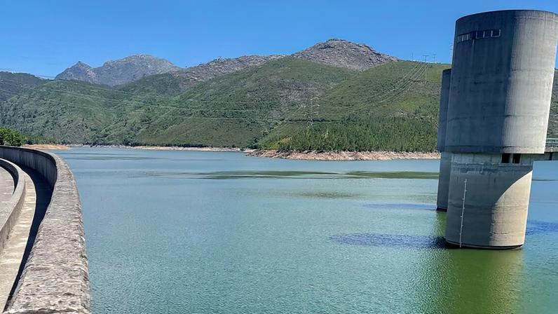 Água na albufeira do Lindoso com suspeitas de contaminação