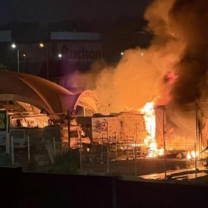 Stand de autocaravanas em fogo junto ao Mar Shopping, Leça da Palmeira