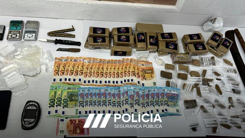 Idosa de 73 anos ajudava o filho na venda de haxixe em casa