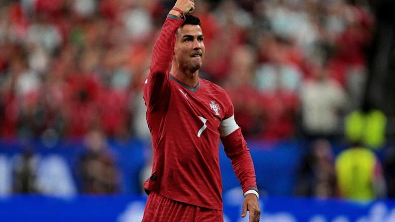 Dois golos e mais recordes para Ronaldo, que recuperou o sorriso