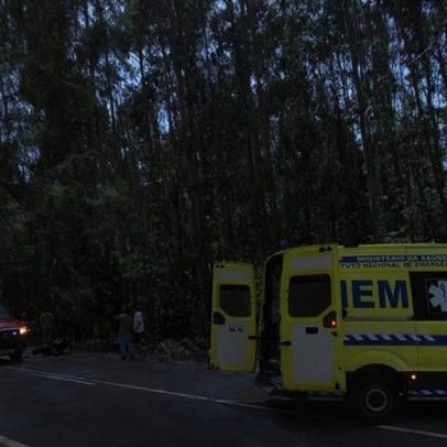 Casal de motociclistas gravemente ferido em colisão com carro na Póvoa de Varzim