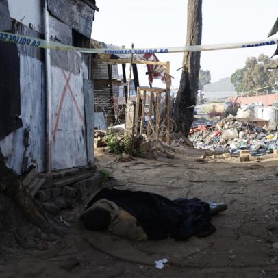 Tiroteio na África do Sul deixa pelo menos 12 mortos