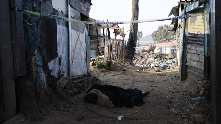 Tiroteio na África do Sul deixa pelo menos 12 mortos