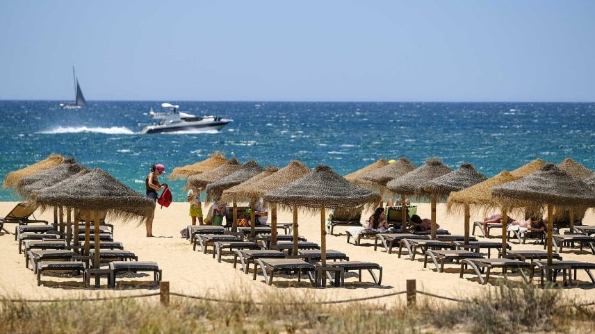 Turismo no Algarve suporta custos da guerra para manter preços e procura