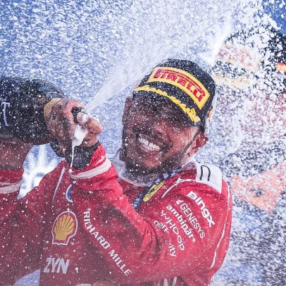 Vitória de Hamilton pela Ferrari em Barcelona impulsiona ganhos de 30 milhões