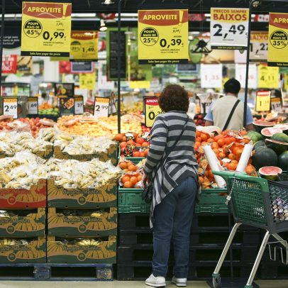 Famílias endividadas recorrem a créditos pessoais para cobrir despesas básicas