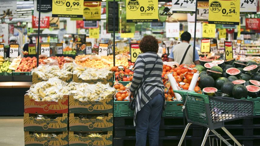 Famílias endividadas recorrem a créditos pessoais para cobrir despesas básicas