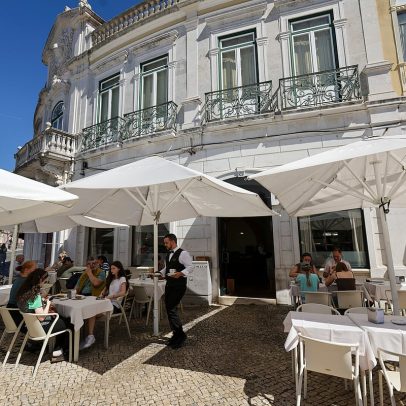 Restauração em modo sobrevivência pede apoio ao Governo para verão incerto
