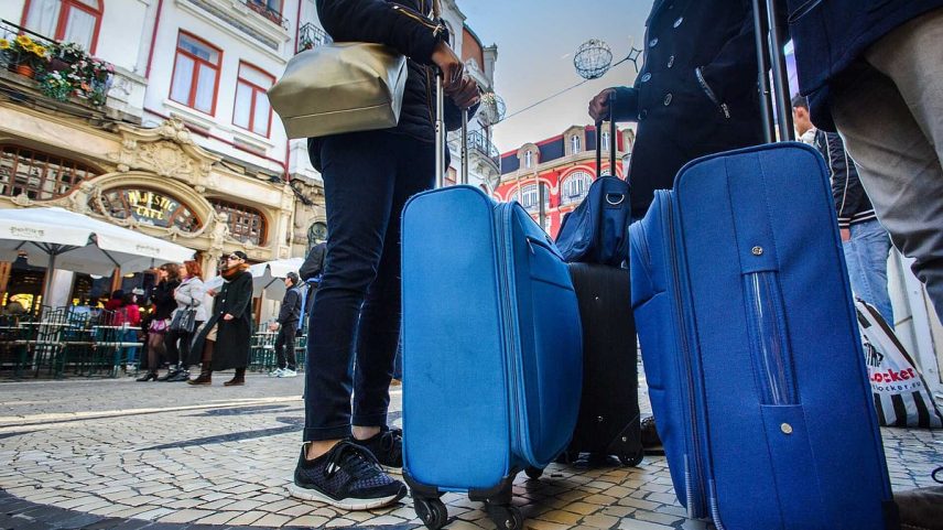 Incerteza e cautela atrasam reservas de férias de verão em Portugal