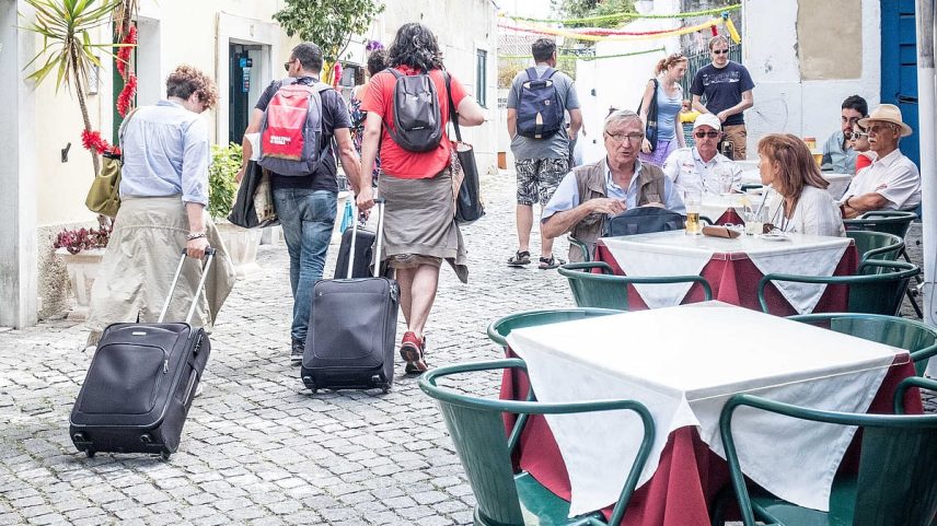 Municípios encerraram mais de 10 mil alojamentos locais