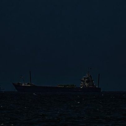 Teerã volta a fechar o estreito de Ormuz