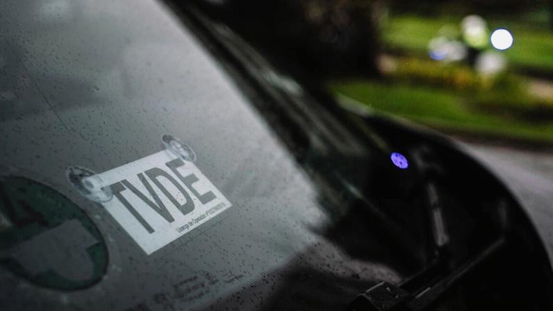 Jovem de 19 anos fica em preventiva por assalto a motorista de TVDE em Lisboa