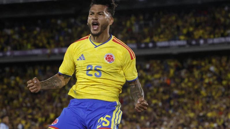 Colômbia vence Costa Rica com golos de Díaz e Suárez