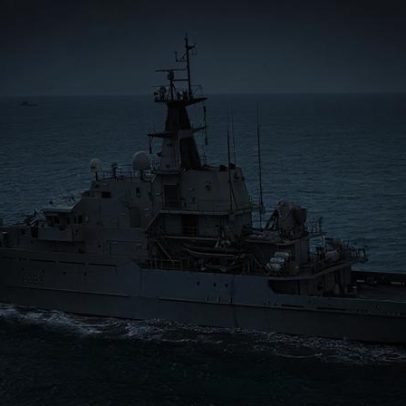 Rússia confirma tiros de aviso a iate britânico, se aproximando de fragata russa