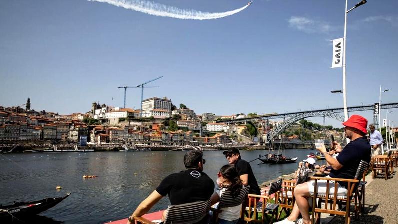 Aviões longe das margens revelam melhor visibilidade