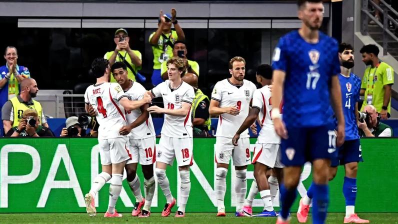 Ingleses começam com uma vitória