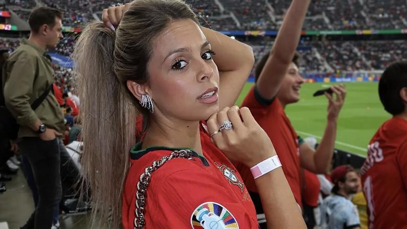 Carolina Cunha e Silva integra o grupo de mulheres e namoradas dos internacionais portugueses que viajou até aos Estados Unidos para apoiar a seleção nacional no mundial