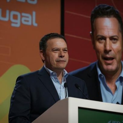 Congresso do PSD enfrenta derrota na reforma laboral e críticas de Passos Coelho