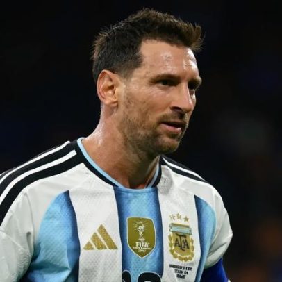 Messi faz hat-trick, quebra recorde e coloca a Argentina na próxima fase