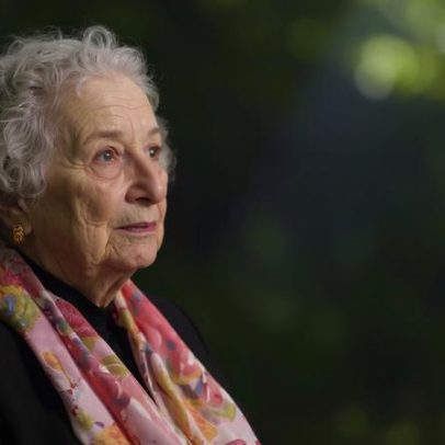 Multidão reúne-se para ouvir as memórias de Margaret Atwood