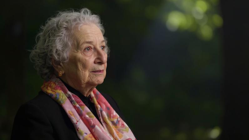 Multidão reúne-se para ouvir as memórias de Margaret Atwood