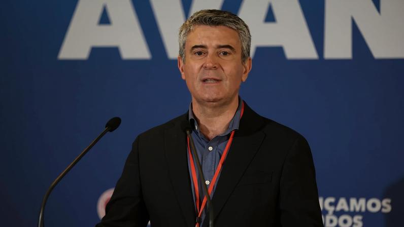 Carneiro reclama vitória na reforma laboral e insta Montenegro a agir