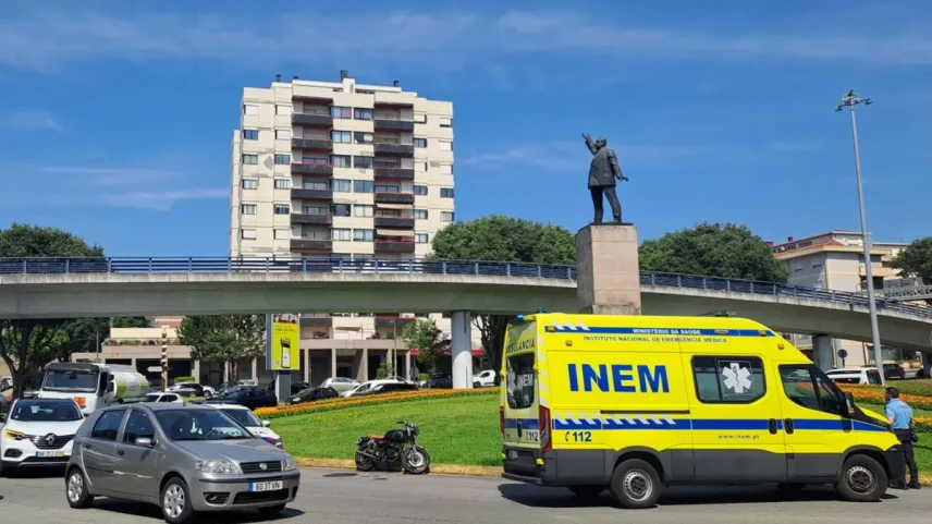 Motociclista ferido após colisão com carro em Braga