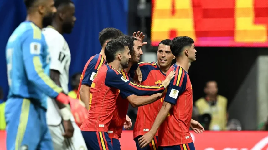 Espanha goleia Arábia Saudita e avança aos 16 avos