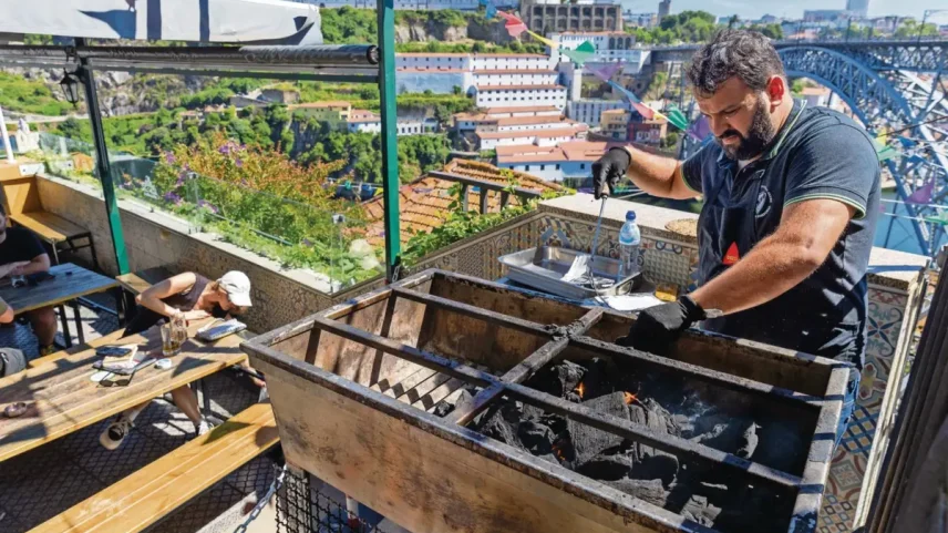 Guindalense: assador com ponte Luís I ao fundo