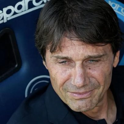 Nápoles oficializa saída de Antonio Conte