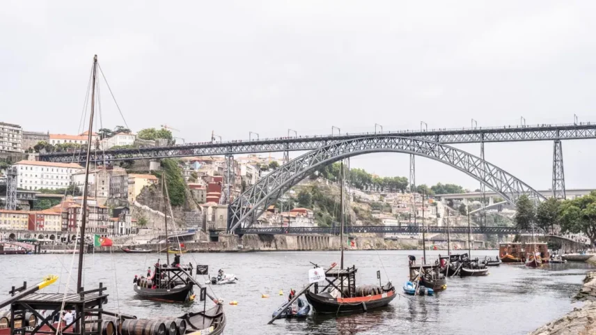 Mulher cai ao Douro com o carro e é resgatada por embarcação de recreio