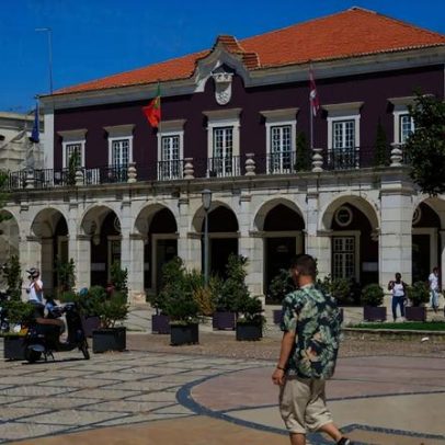 Metade dos municípios demora mais a pagar aos fornecedores