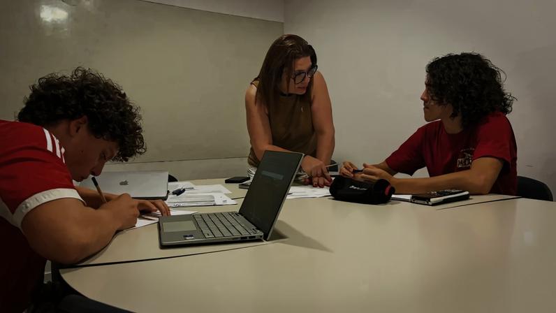 Exames nacionais: online avança, mas não supera explicações presenciais