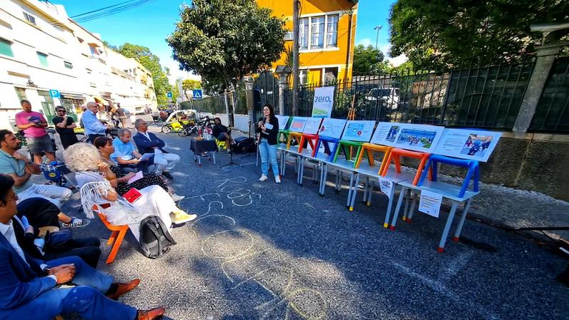 Rua Escolar temporária criada esta segunda-feira em frente ao Colégio Pestalozzi