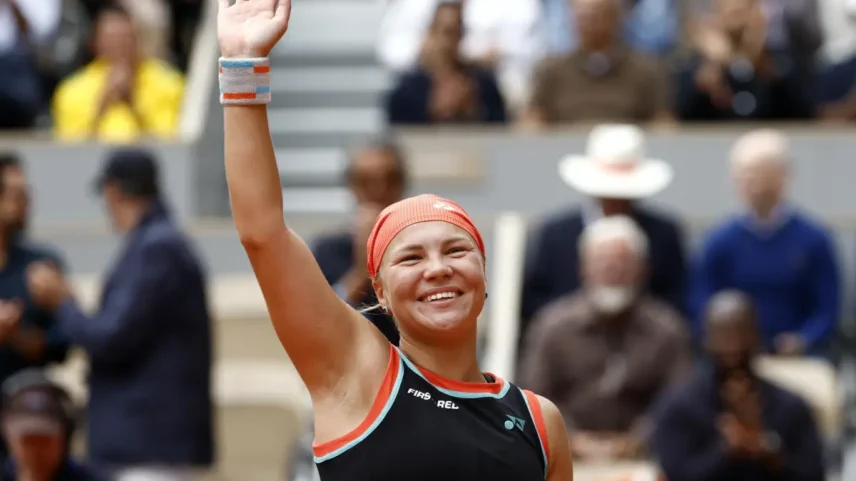 Diana Shnaider derrota a número um do mundo em Roland Garros