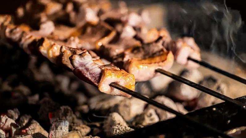 Imagem de contexto do artigo Churrasco. Lidar com a grelha não requer ciência, mas há cinco erros a evitar