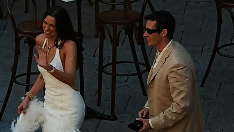 Dua Lipa e Callum Turner em Palermo: entre fantasia e contestação