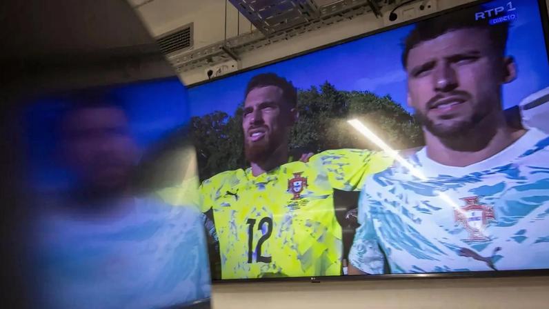 A confusão entre Leão e Román que motivou a expulsão dos dois jogadores